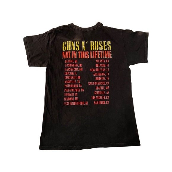 Guns N’ Roses Rock band skull  T-shirt. Size medium “not in this lifetime” 2016 - Picture 2 of 5